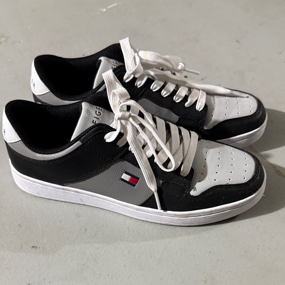 Tommy Hilfiger Men's Sneakers in Black, White, and Gray